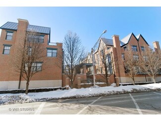 101 N Euclid Ave Unit 36, Oak Park, IL 60301