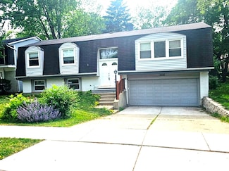 1038 Cambridge Dr, Buffalo Grove, IL 60089