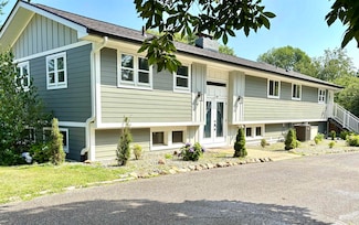 12 Venetian Village Rd, Culver, IN 46511