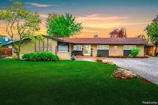 27607 Elba Dr, Grosse Ile, MI 48138