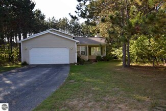 2380 Sadie Ln, Grawn, MI 49637