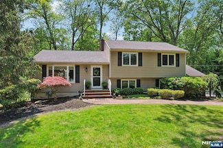 40 Fairhaven Dr, Allendale, NJ 07401