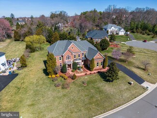 11806 Forest Heights Ct, Herndon, VA 20170