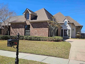 8926 Foxgate Dr, Baton Rouge, LA 70809