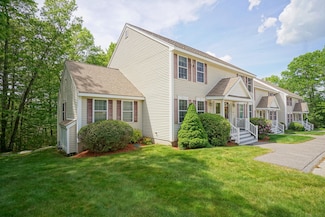 92 Overlook Cir, Hudson, NH 03051