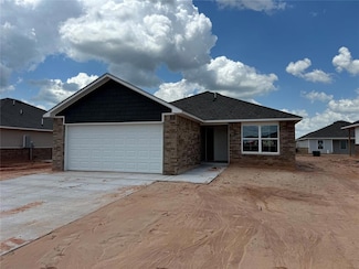925 S Buffalo Ln, Mustang, OK 73064