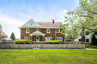 546 Elmwood Ct, El Paso, IL 61738