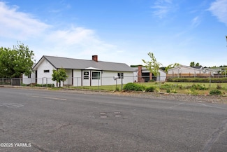 1000 Franklin Rd, Tieton, WA 98947