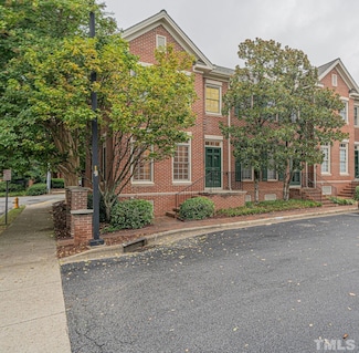 131 Fenner Ln, Raleigh, NC 27603