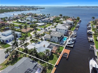 813 Cape View Dr, Fort Myers, FL 33919