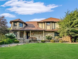 796 Hoover Rd, New Castle, PA 16101