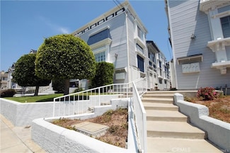 1421 12th St Unit 3, Manhattan Beach, CA 90266