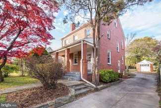 4307 Fessenden St NW, Washington, DC 20016