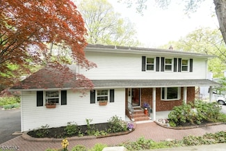 23 Horizon Dr, Succasunna, NJ 07876