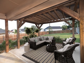 1623 W College St, Jacksboro, TX 76458