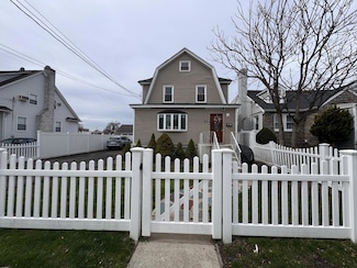 31 Harding Place, Freeport, NY 11520