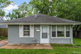 12 Mcnulty Dr, Florissant, MO 63031