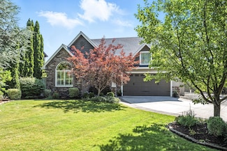3627 Creek View Dr, Medford, OR 97504