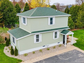 1319 Rochester Rd, Leonard, MI 48367