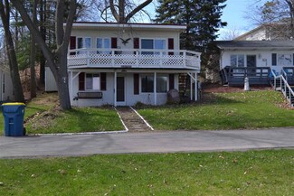 2055 Lane 221 Hamilton Lake, Hamilton, IN 46742