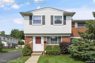 20107 Merle Ct, Clinton Township, MI 48035