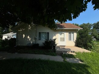 2822 Kinsey St, Rockford, IL 61109