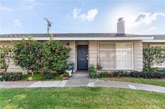 423 Gloucester Dr, Costa Mesa, CA 92627