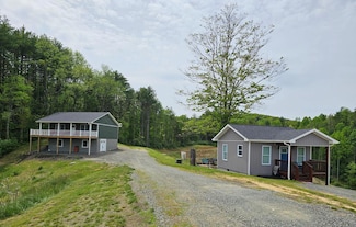 183 John's Creek Ln, Independence, VA 24348