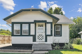 1325 N 4th Ave E, Newton, IA 50208