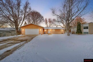 180 19th Place NE, Owatonna, MN 55060