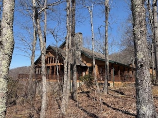 621 Firetower Rd, Spruce Pine, NC 28777