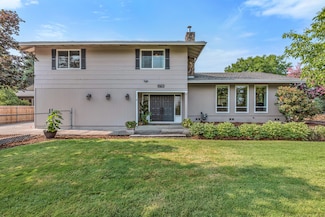 2736 Lone Pine Rd, Medford, OR 97504
