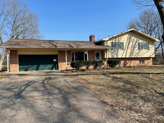 814 Glenview Dr, Plainwell, MI 49080