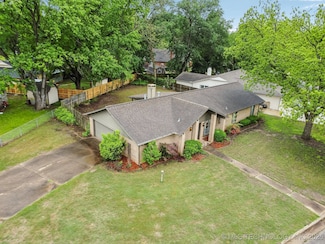 8005 S Peach Cir, Broken Arrow, OK 74011