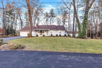 12 Susan Dr, Southampton, MA 01073