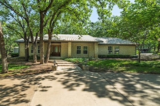 1120 Briarwood St, Weatherford, TX 76087