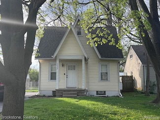 2229 Rosemary Ave, Waterford, MI 48328