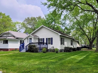 726 Pennsylvania Ave, Alma, MI 48801