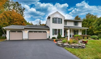 4 Ashlor Dr, Middle Grove, NY 12850