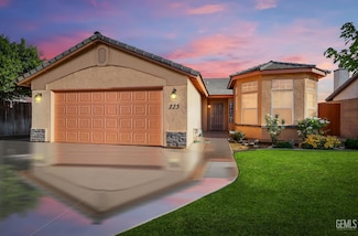 325 Redwood Meadow Dr, Bakersfield, CA 93308