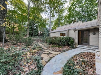 3771 Club Dr NW, Kennesaw, GA 30144