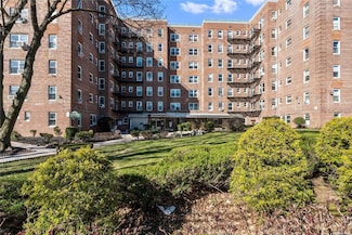 84-50 169th St Unit 606, Jamaica, NY 11432