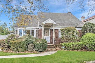 1683 Stewart Ave, New Hyde Park, NY 11040