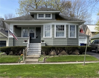 98 Charlotte St, Canandaigua, NY 14424