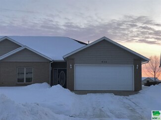 412 Pinehurst Ave, Vermillion, SD 57069