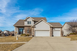 4390 NW 165th St, Clive, IA 50325