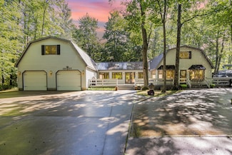 124 Black Squirrel Ct, Roscommon, MI 48653