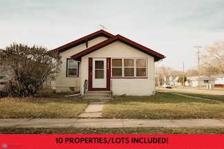 1044 16th St N, Fargo, ND 58102