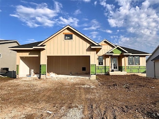 18048 Tanglewood Dr, Clive, IA 50325