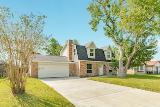 107 Maple St, Lake Jackson, TX 77566